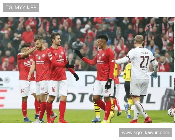 美因茨保级战迎门兴，客队中场控制力占优